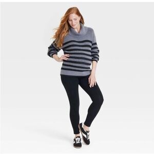 🌸 Ingrid & Isabel Gray and Black Cowl Neck Maternity Sweater Size Small